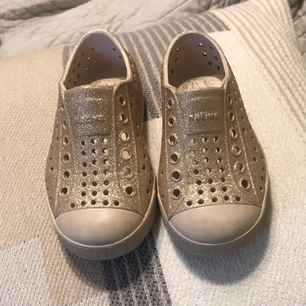 Native gold glitter shoes